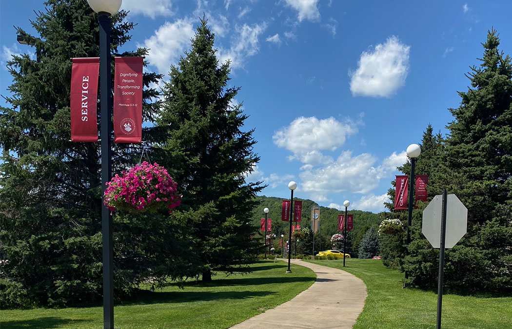Nearly 400 students named to Saint Mary’s Dean’s List